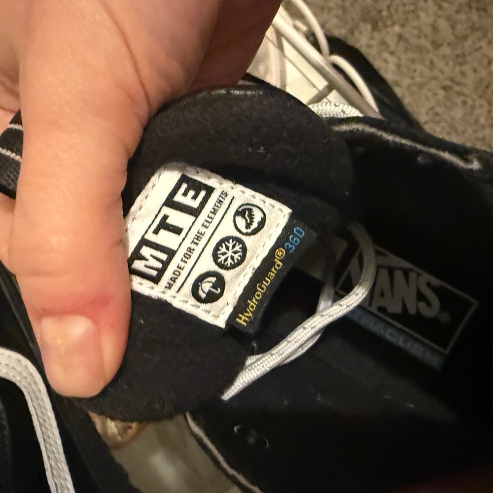 Vans Sk8 Hi MTE all weather women’s 9.5 black white sneakers - Picture 8 of 8